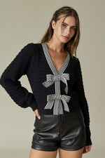 Load image into Gallery viewer, Black bow sweater
