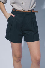 Load image into Gallery viewer, Black pleated linen shorts
